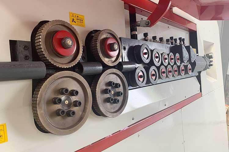 機(jī)床（電器部分)括所有的電動(dòng)機(jī)、電磁閥、制動(dòng)器、各種開(kāi)關(guān)等。它們是實(shí)現(xiàn)數(shù)控鋼筋彎箍機(jī)各種動(dòng)作的執(zhí)行者